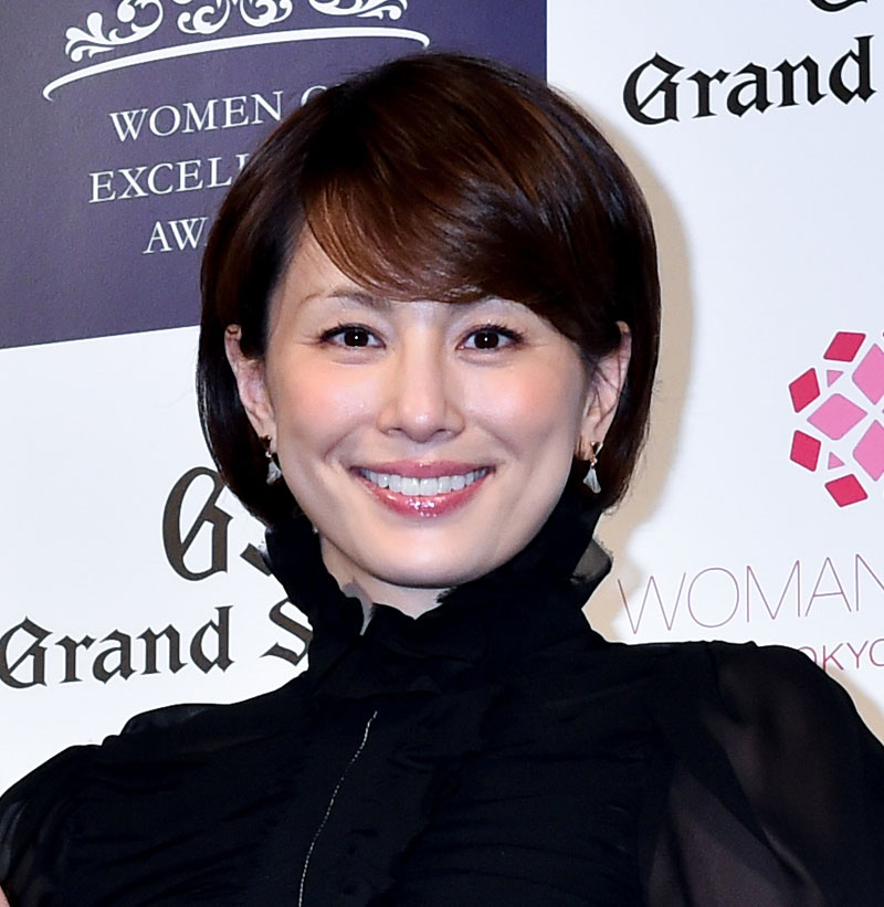 米倉涼子（よねくらりょうこ）／1992年『第6回全日本国民的美少女コンテスト』審査員特別賞を受賞し、モデルデビュー。現在、女優としてドラマ、ミュージカルなどで主役を演じ活躍中。