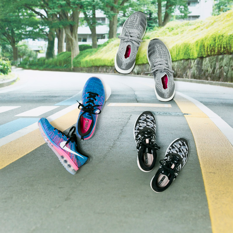 写真左から、「NIKE Flyknit MAX（ナイキ フライニット マックス）」2万2000円／ナイキ　「Adidas Ultra Boost Uncaged（アディダス ウルトラ ブースト アンケージド）」1万990円／アディダス ジャパン　「ニューバランス wx711」8900円／ニューバランス ジャパン