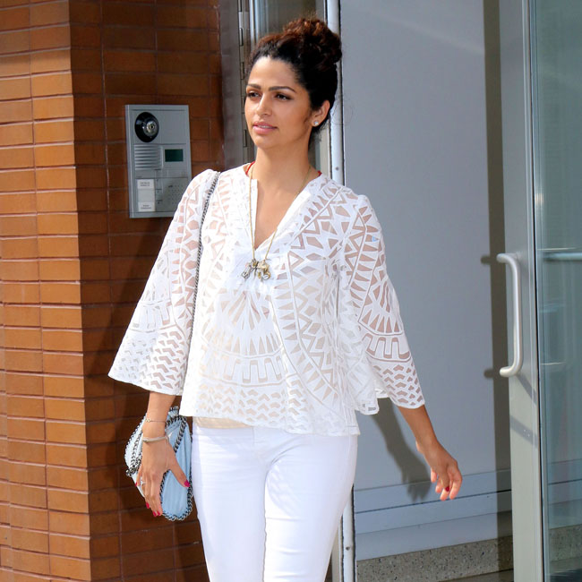 Camila Alves leaves an office in Midtown Manhattan, New York City - 11 June 2015 BANG MEDIA INTERNATIONAL FAMOUS PICTURES 28 HOLMES ROAD LONDON NW5 3AB UNITED KINGDOM tel +44 (0) 20 7485 1005 e-mail pictures@famous.uk.com www.famous.uk.com FAM54353