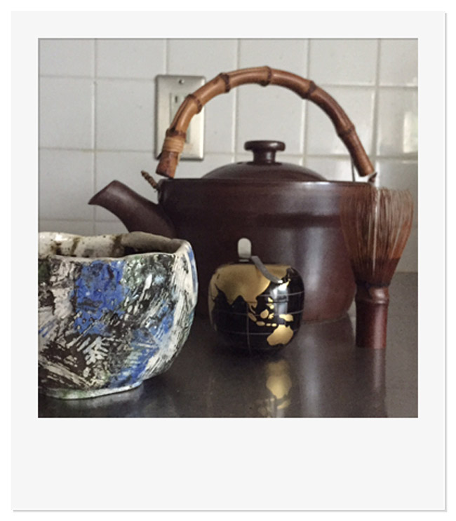 夫が茶道家という椎名さんは、日常的にお茶を点てるそう。茶杓は結婚記念にもらったもの