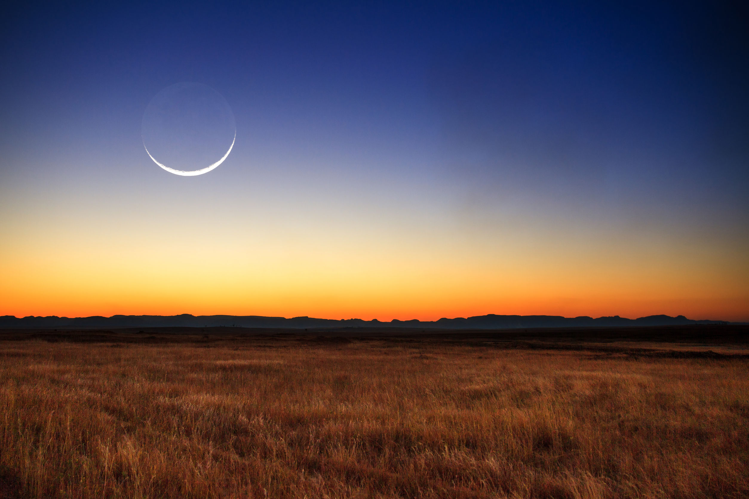 dennisvdwater140800058.jpg - beautiful new moon at sunset in madagascar