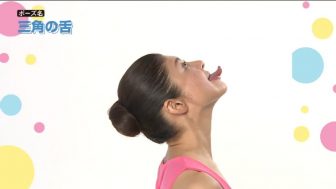 【顔ヨガ1分動画】「三角の舌」で美しいデコルテ&フェイスラインをゲット！