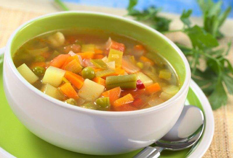 野菜スープで元気に美しく（写真／アフロ）