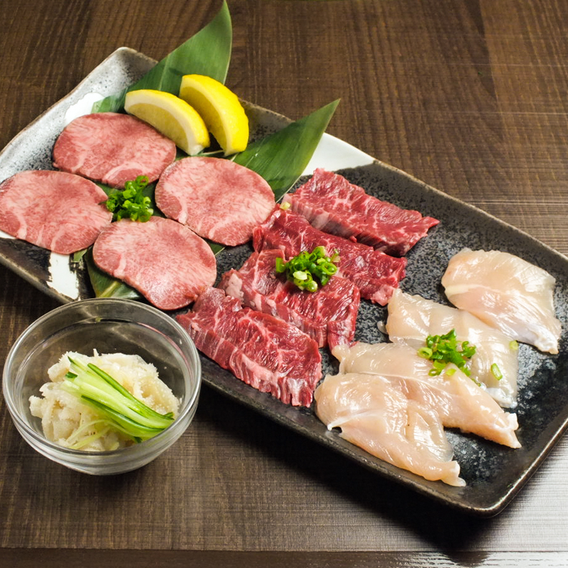 焼肉店「勇里庵～YURIAN～」の肉の力で健康促進コースのお肉&センマイ刺