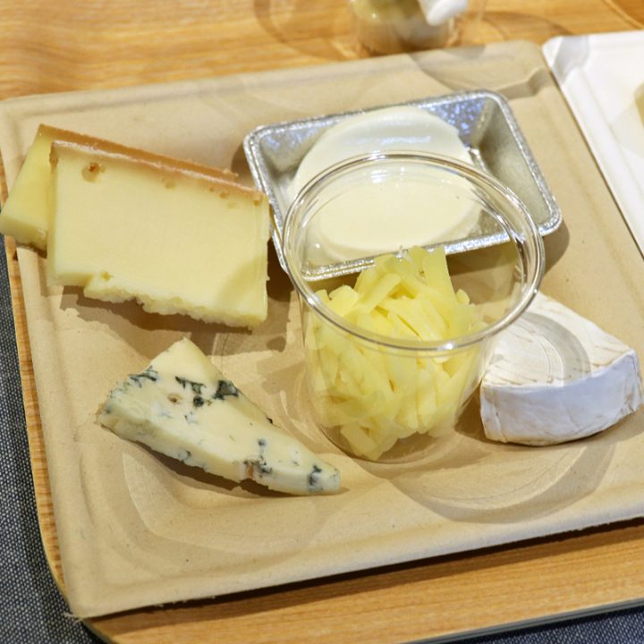5種類のチーズ（ラクレット、モッツアレラ、カマンベール、ゴーダ、ゴルゴンゾーラ）