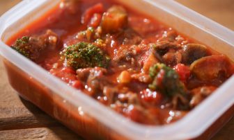 【RIZAP監修】糖質制限に役立つダイエットレシピ「牛肉と野菜のトマト煮込み」