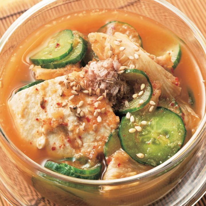 豆腐とキムチの韓国風冷たい味噌汁