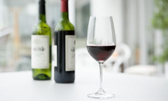 お酒は太る？美容によくて太りにくいお酒は赤ワインがおすすめ、その選び方を解説