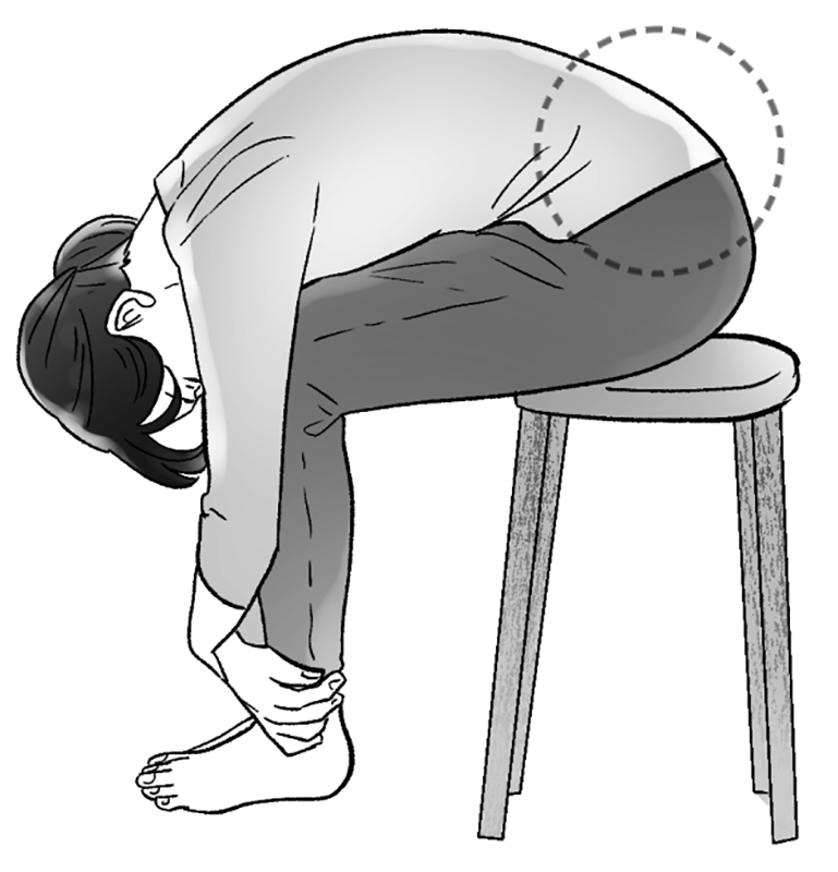 椅子に座ってひざを90度に保った状態で上半身を足にくっつけている女性のイラスト