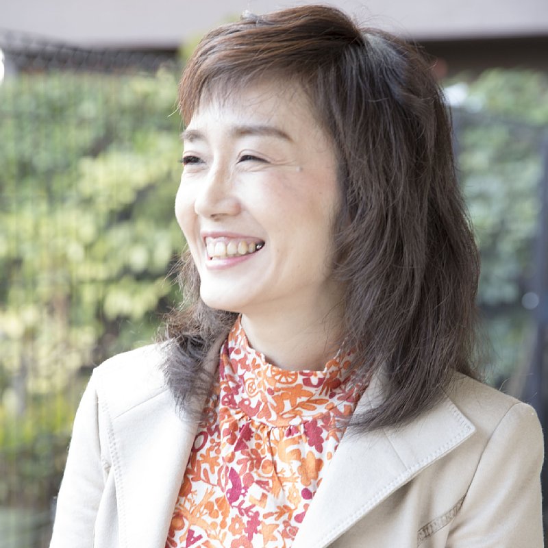 笑顔の菊池真由子先生の顔写真