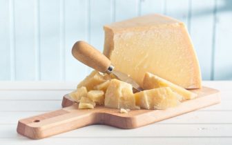 チーズの選び方｜低糖質ならカッテージ、カルシウム豊富ならパルメザンを