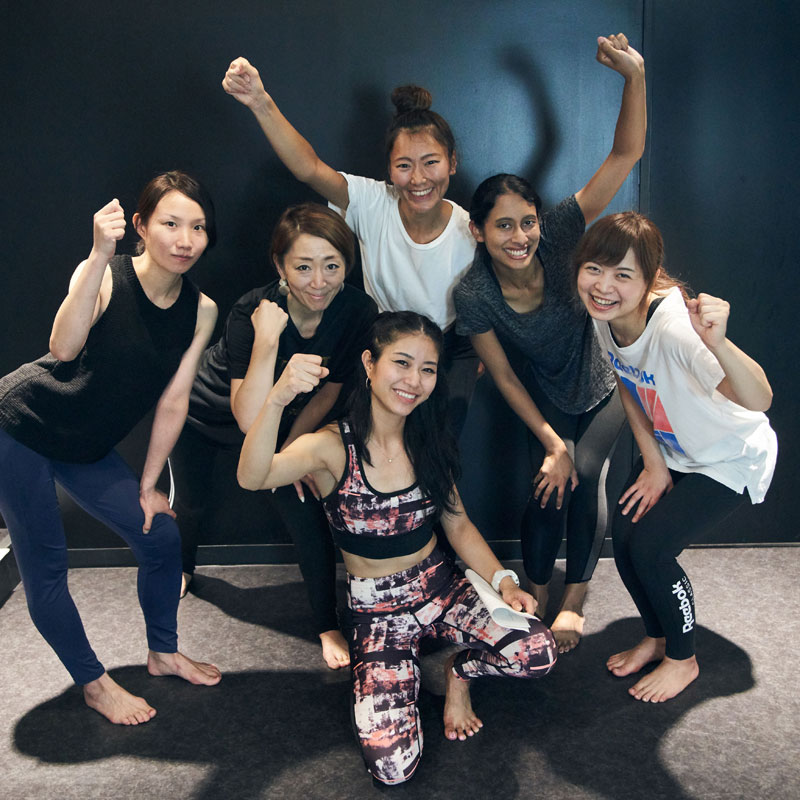 美コアの山口絵里加さんと、「心と身体を変える美コアダイエットプロジェクト」の参会者たち