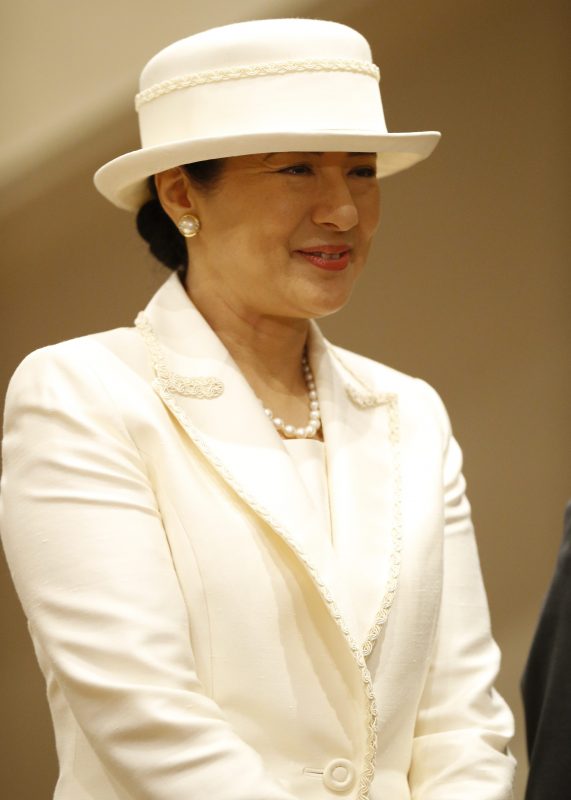 オフホワイトのスーツに、同色の帽子を選ばれた雅子さま（2019年11月26日、Ph／JMPA）