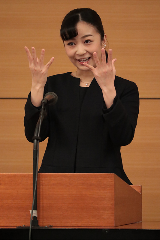 1月27日、東京・千代田区の憲政記念館で行われた「第42回聴覚障害児を育てたお母さんをたたえる会」にご出席された秋篠宮家の次女・佳子さま