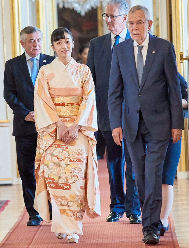 日本との友好・外交関係150周年を記念して、オーストリア・ウィーンを公式訪問。ウィーン大統領の元を尋ねられた佳子さま