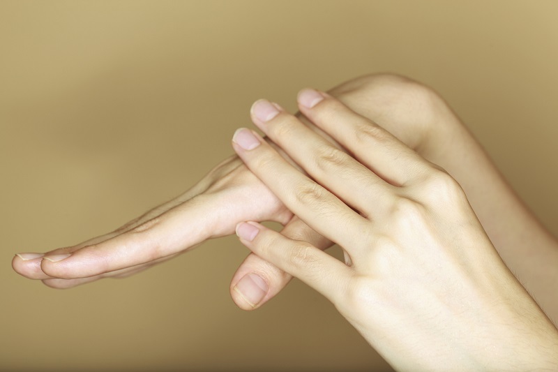 手荒れに悲鳴をあげる人が急増中。美しい手を保つためのケア方法は？（写真／Getty Images）