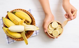 時間帯別、健康におすすめの”最強食品”｜朝はバナナ、昼はそば、夜はキムチ