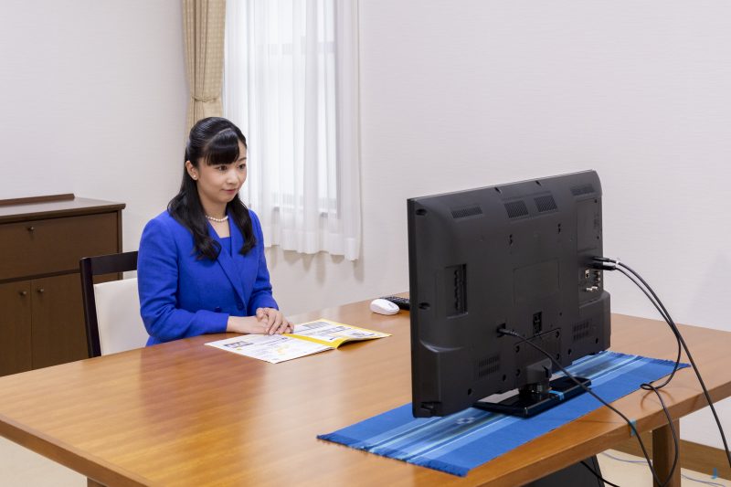 9月27日、赤坂御用地の宮邸で、鳥取県で開催された第7回「全国高校生手話パフォーマンス甲子園」をオンラインで視聴された佳子さま