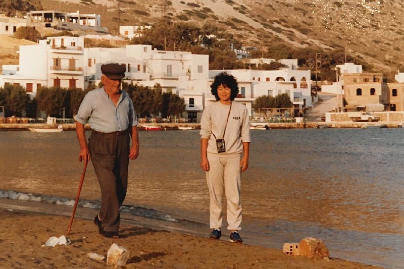 26歳の時、女友達と訪れたギリシャのシフノス島