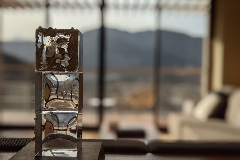 小田原のガラス工房「ipada（イバダ）」のランプシェードは時間とともに表情を変えます