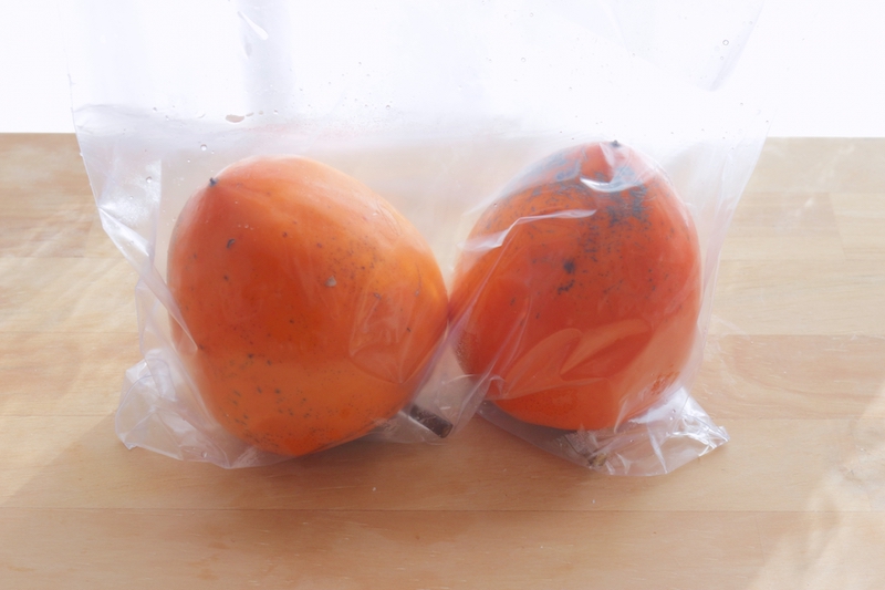 柿を冷蔵庫で保存する時の注意点（Ph/Photo AC）