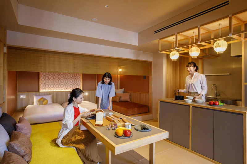 「今日は祇園ぐらし」がコンセプトのOMO5京都祇園。客室は広めでキッチン付も