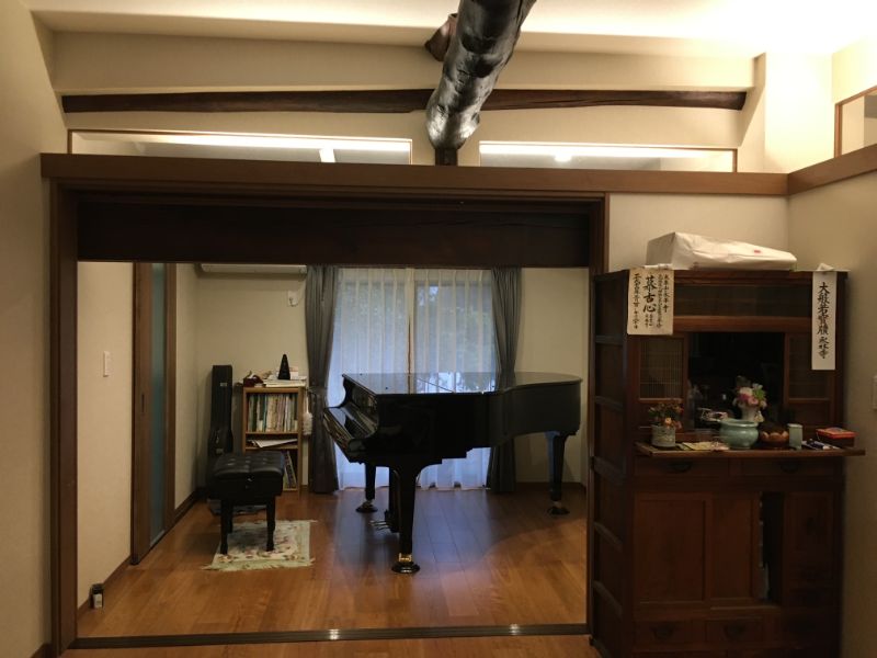 同級生Sちゃんの家はグランドピアノが部屋にマッチ