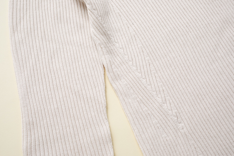 3Dリブハイネックセーター（長袖）の白のリブがよく分かる寄りの写真
