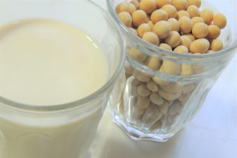 更年期症状の対策には大豆製品が有効？　そうとは限らない理由を医師が解説