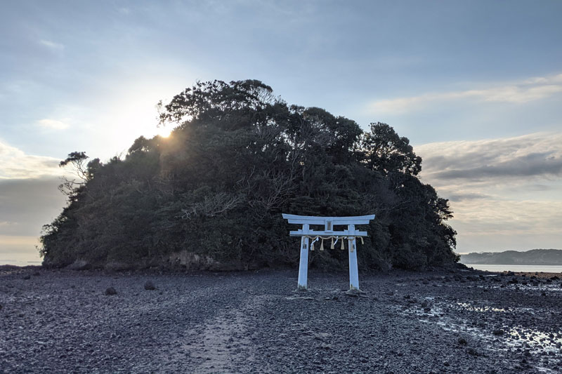 "壱岐のモンサンミッシェル”と言われる「小島神社」