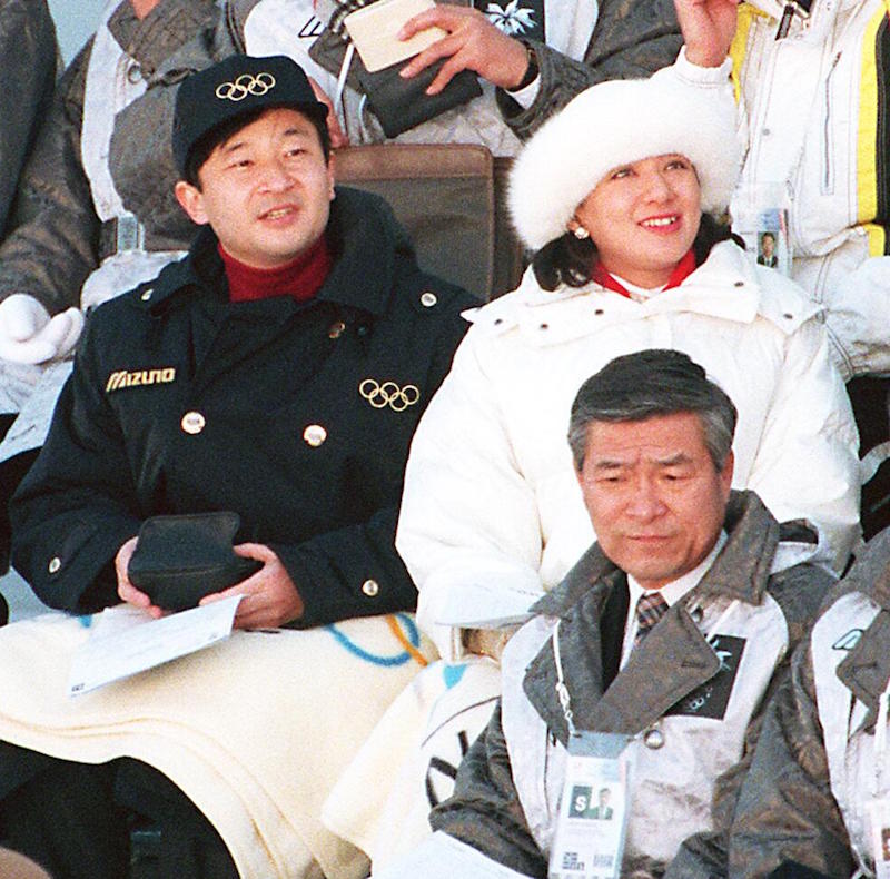 長野五輪で、白馬ジャンプ競技場で行われたスキージャンプ個人ノーマルヒルを観戦される両陛下