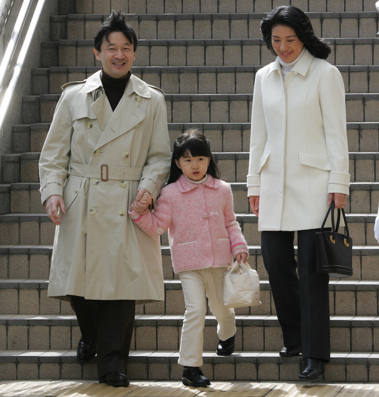 2007年3月長野旅行に向かわれる天皇陛下と雅子さまと愛子さま