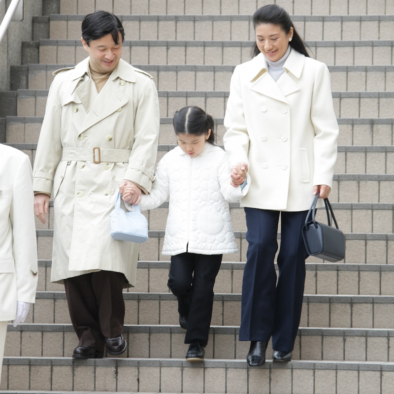 2008年3月長野旅行に向かわれる天皇陛下と雅子さまと愛子さま
