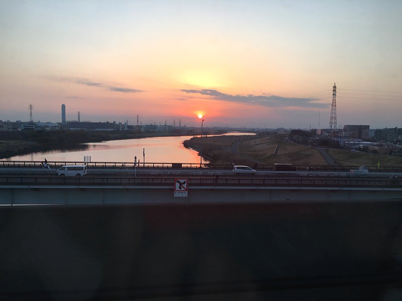 茨城へ向かう電車の中から夕焼けが見えた