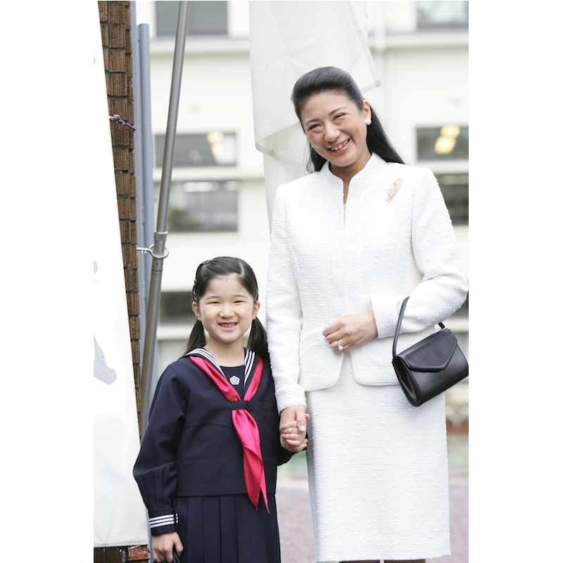 2008年4月、愛子さまの学習院初等科の入学式に臨まれた雅子さまと愛子さま