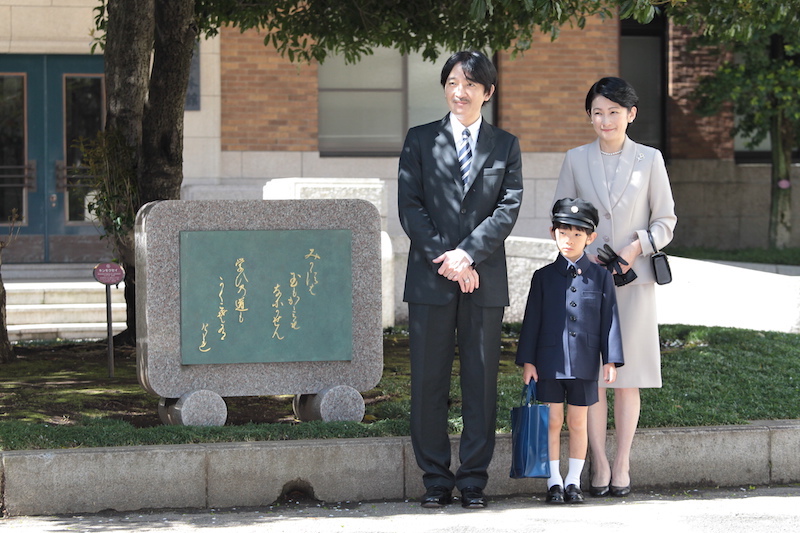 お茶の水女子大付属小学校の入学式にご出席の秋篠宮ご夫妻と悠仁さま