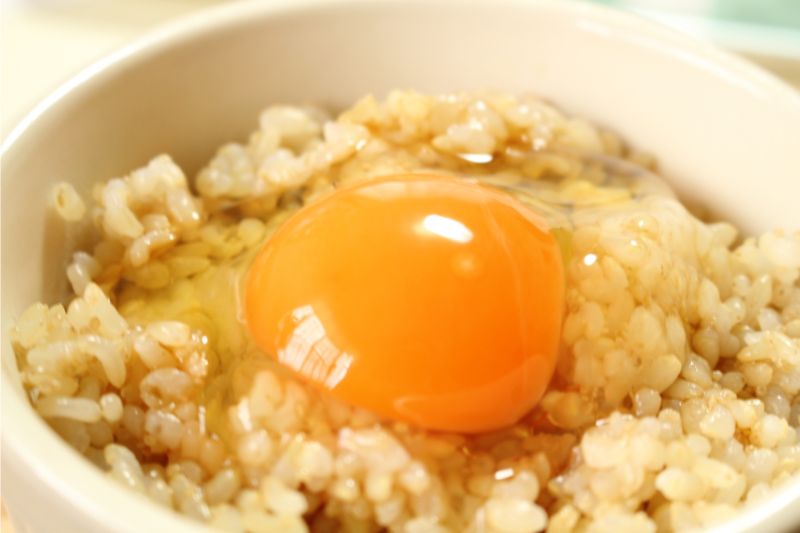 「玄米卵かけご飯」がダイエットに向いているのはなぜ？（Ph／PhotoAC）