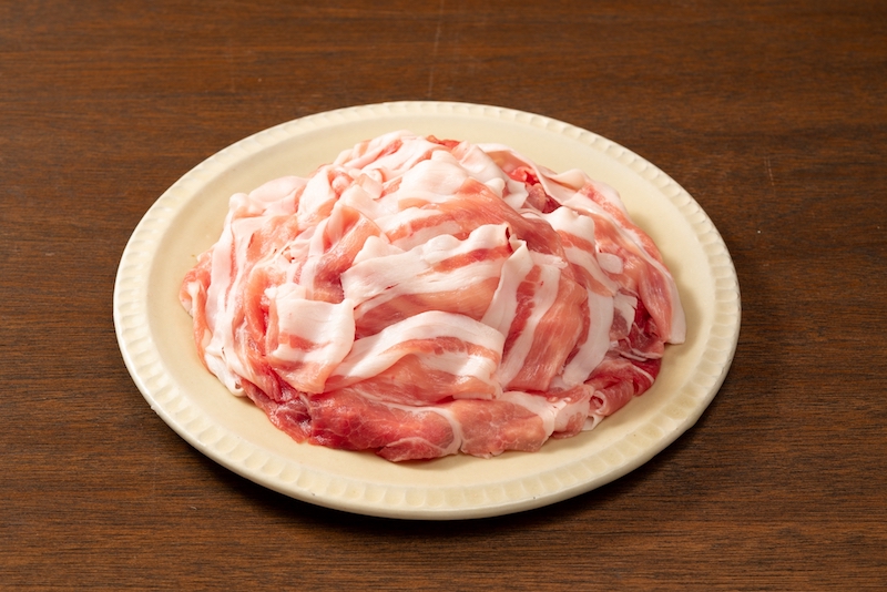 皿に乗った豚肉