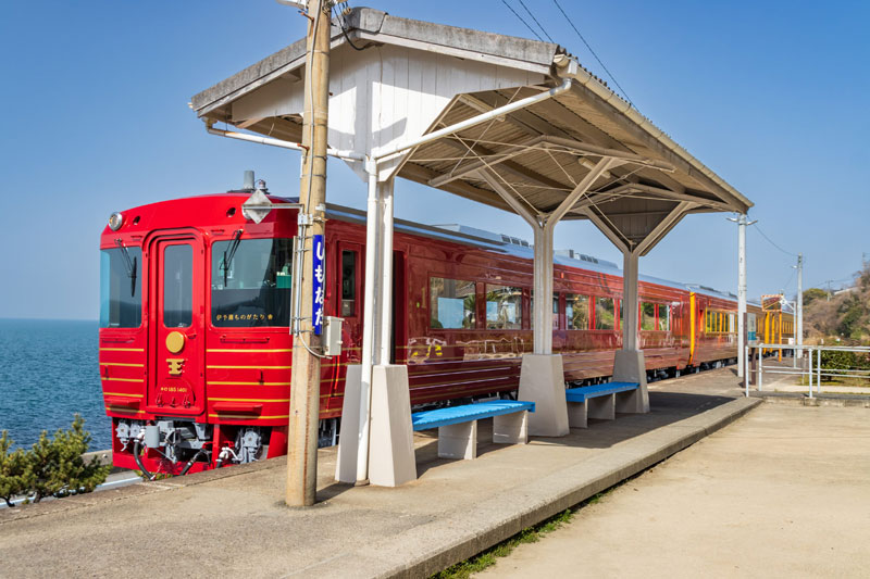 瀬戸内海を満喫できる観光列車「伊予灘ものがたり」は2022年4月にリニューアル。こちらも注目