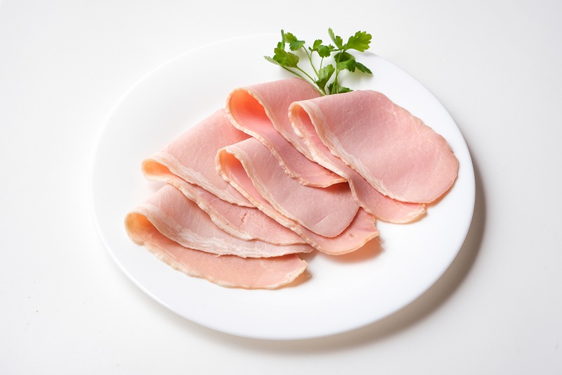 豚もも肉、ハムなどビタミンB1を含む食材と一緒に食べれば脂肪が体につきにくくなる（Ph／PhotoAC）