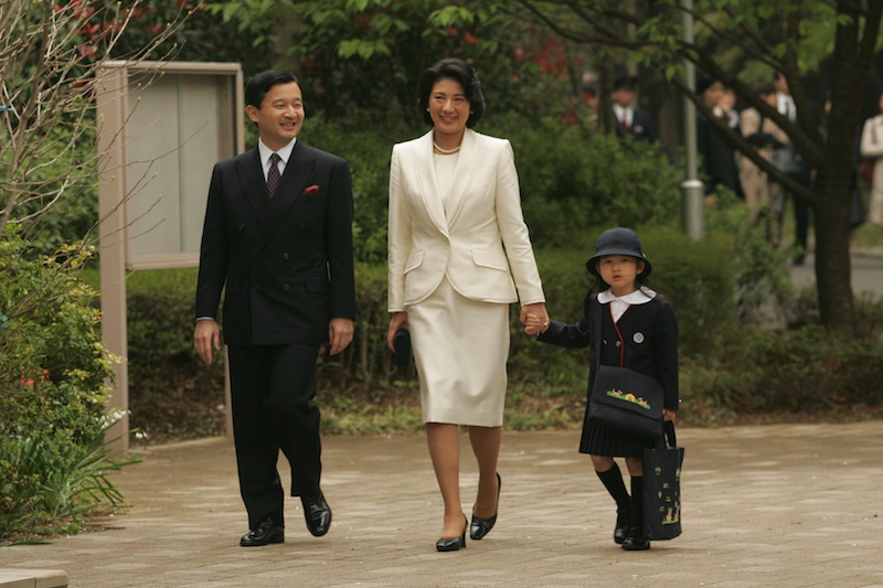愛子さまの幼稚園の入園式に臨む天皇皇后両陛下と愛子さま