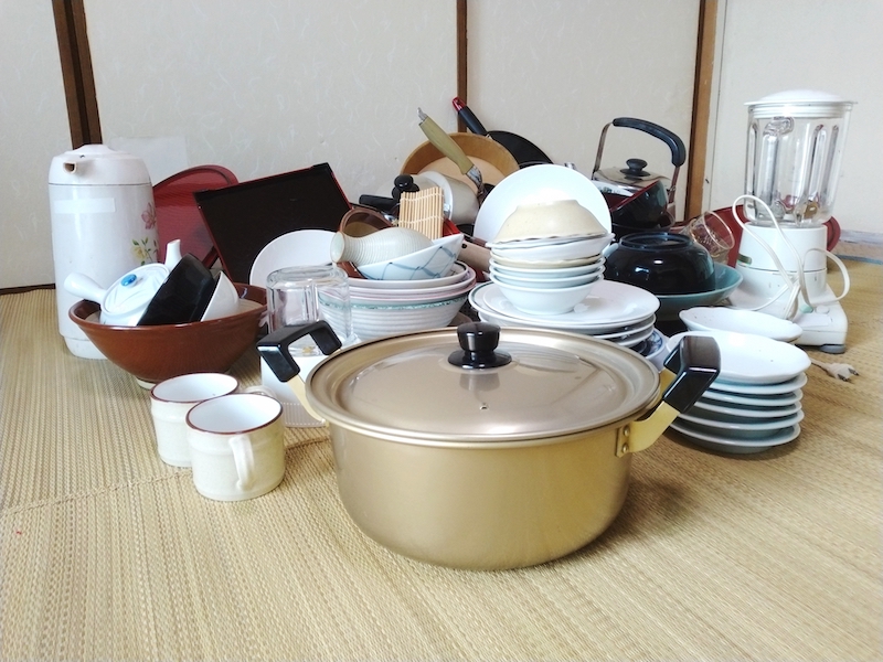 たくさんの食器や調理器具