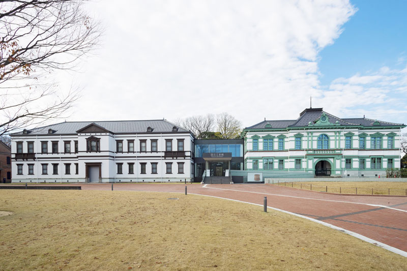国立工芸館は明治時代に作られた旧陸軍施設「旧陸軍第九師団司令部庁舎」と「旧陸軍金沢偕行社」を移築