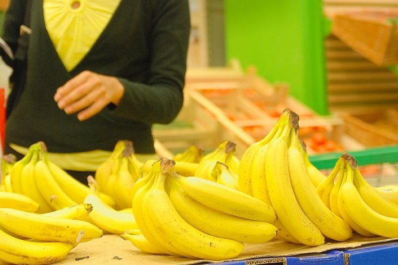 店頭にバナナが置いてあるスーパーに行ってはいけないってホント？（Ph／photoAC）