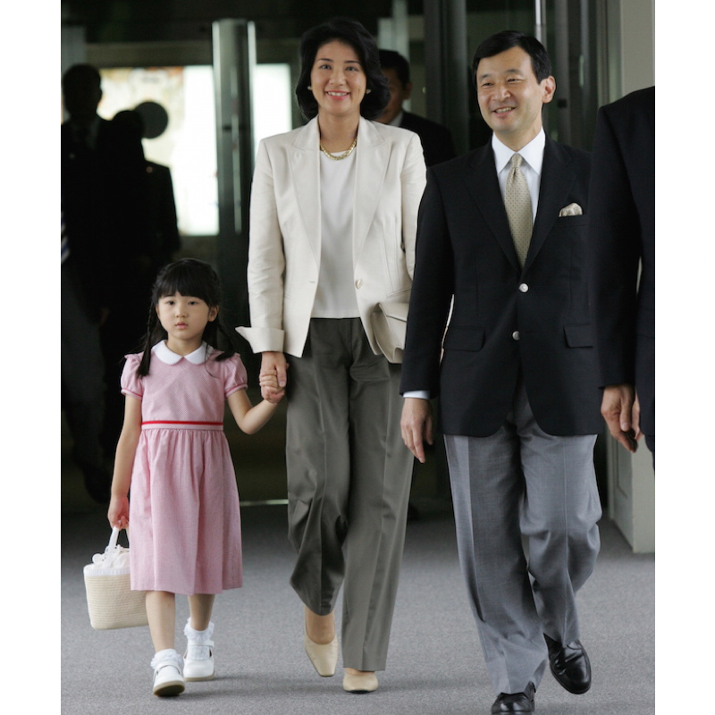 2006年8月、天皇陛下（当時は皇太子）と愛子さまとともに、ご静養のためオランダへ向かわれる雅子さま