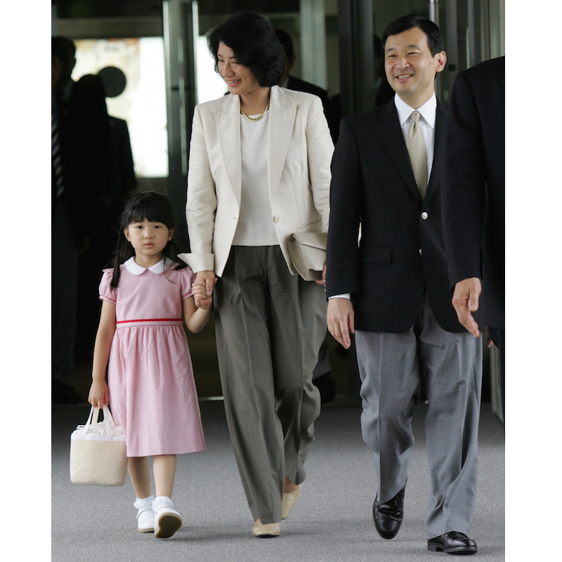 2006年8月、天皇陛下（当時は皇太子）と愛子さまとともに、ご静養のためオランダへ向かわれる雅子さま