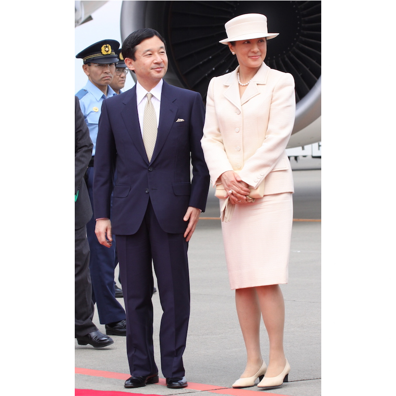 天皇陛下（当時は皇太子）もネクタイはクリーム色でほんのりリンク（2009年7月3日、Pｈ／JMPA）
