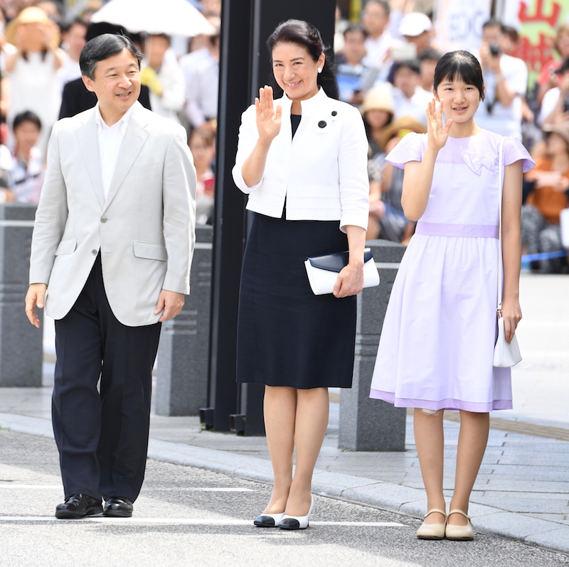 2016年8月、第1回山の日記念全国大会に出席されるため長野をご訪問の天皇皇后両陛下と愛子さま