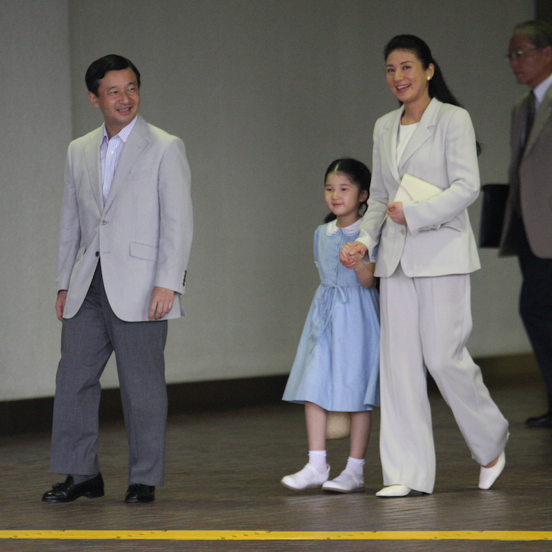 2008年8月那須御用邸を訪問された天皇皇后両陛下と愛子さま