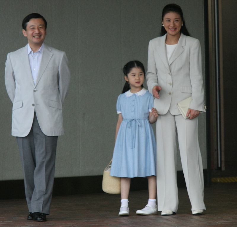 2008年8月那須御用邸を訪問された天皇皇后両陛下と愛子さま
